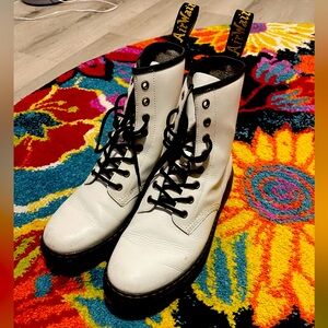 Doc Martens White Boots M8/W10